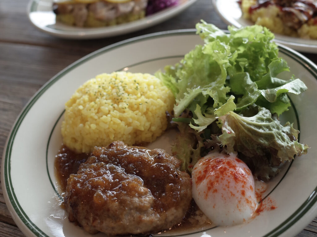 福岡・糸島 ハンバーグ(ノルバイ糸島) 海沿いのカフェ巡り|地元食材を味わうご褒美タイム